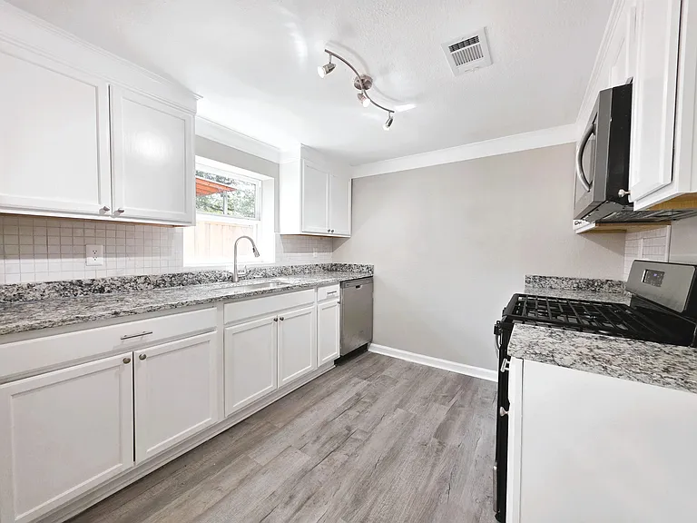 1461 Irish Hill Dr — Photo 12