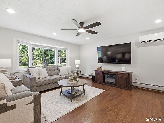 3rd image of 658 Foster Street