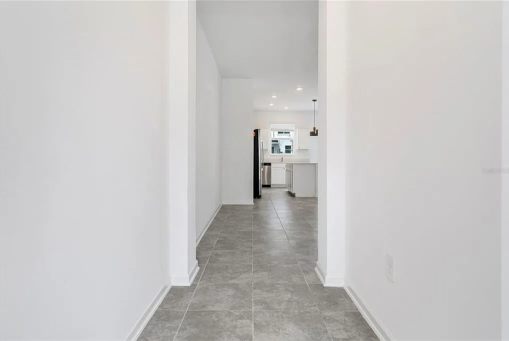 4 bed, 3.5 bath, 1944 sqft, $2,390 — Photo 2