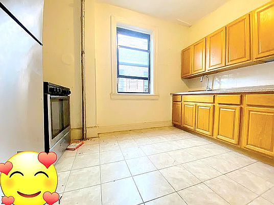 1st image of 552 Parkside Ave Unit D5