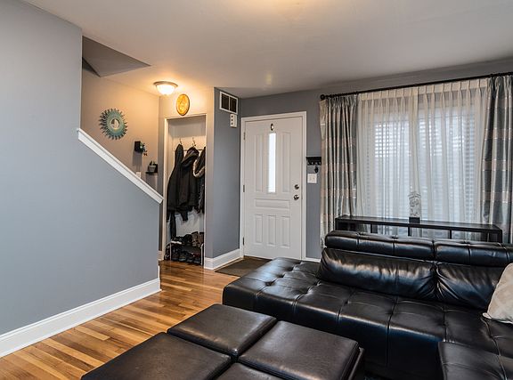 4th image of 1S132 Apley Ln #0
