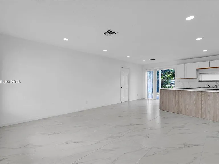 4285 SW 48th Ct — Photo 3