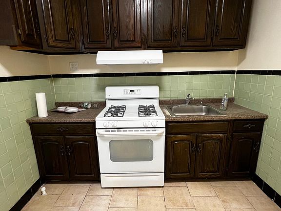 2nd image of 2221 Wallace Ave