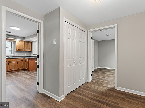 4th image of 18503 Kent Ave