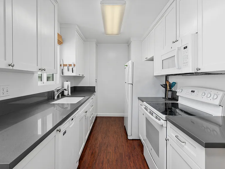 11836 Mayfield Ave #9 — Photo 7