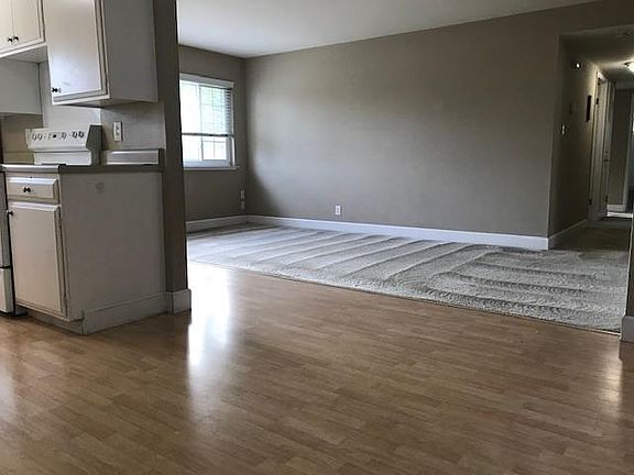 4th image of 332 Carriage Dr APT 1