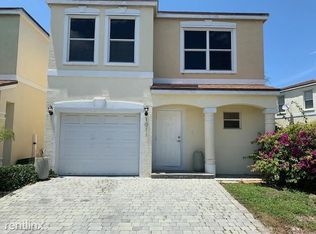 1011 SW 15th St, Deerfield Beach, FL 33441
