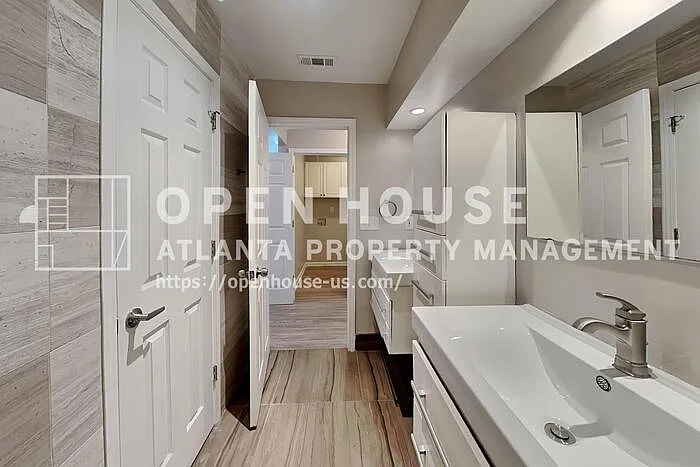 5404 Oxford Chase Way — Photo 16