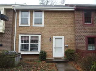 2186 Golf Course Dr, Reston, VA 20191
