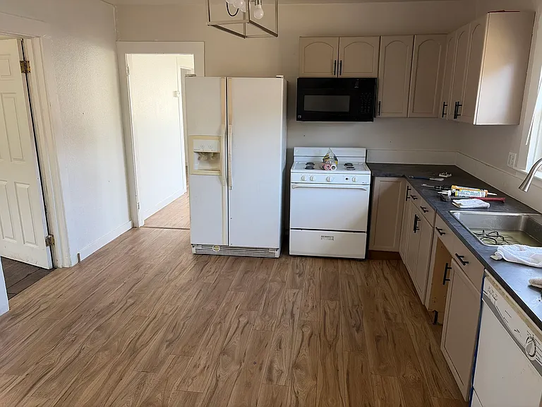 149 Ash St #1 — Photo 6