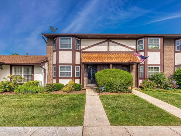 168 Greenmeadow Drive #168, Deer Park, NY 11729
