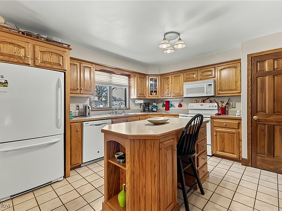 2nd image of 580 Blueberry Hill Dr