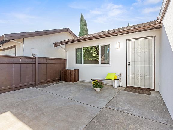 3rd image of 305 Del Prado Ct