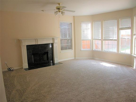 2nd image of 1516 Greenbriar Dr