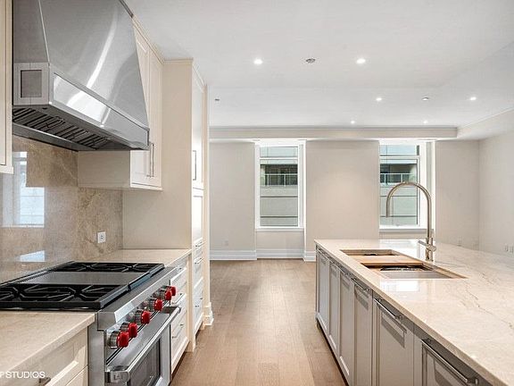 5th image of 435 N Michigan Ave #510