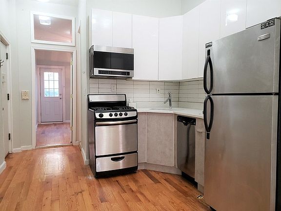 3rd image of 241 Montrose Ave #1D