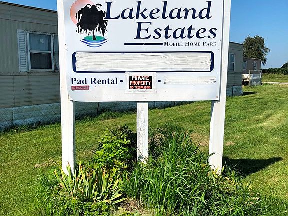 Front entrance to Lakeland Estates.