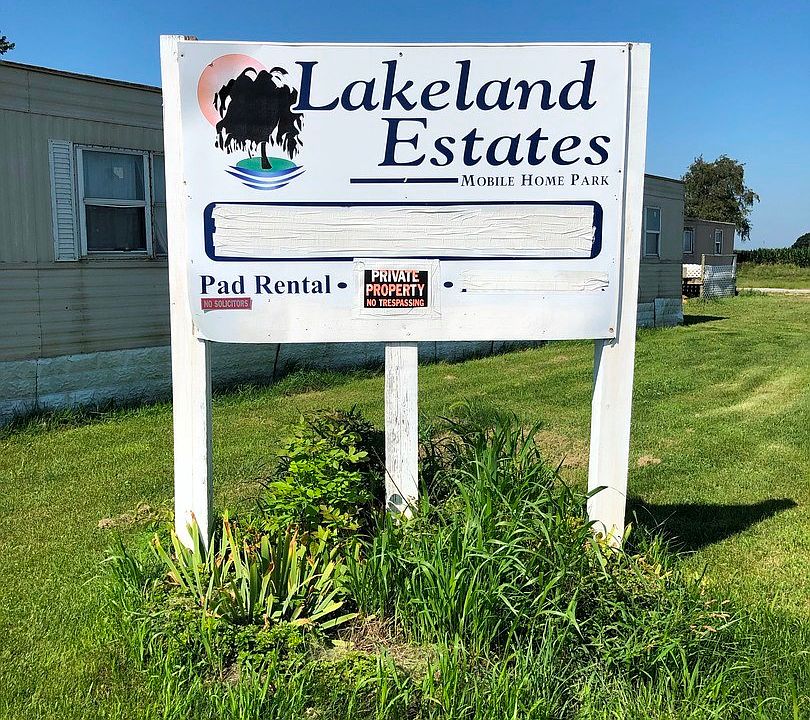 Front entrance to Lakeland Estates.