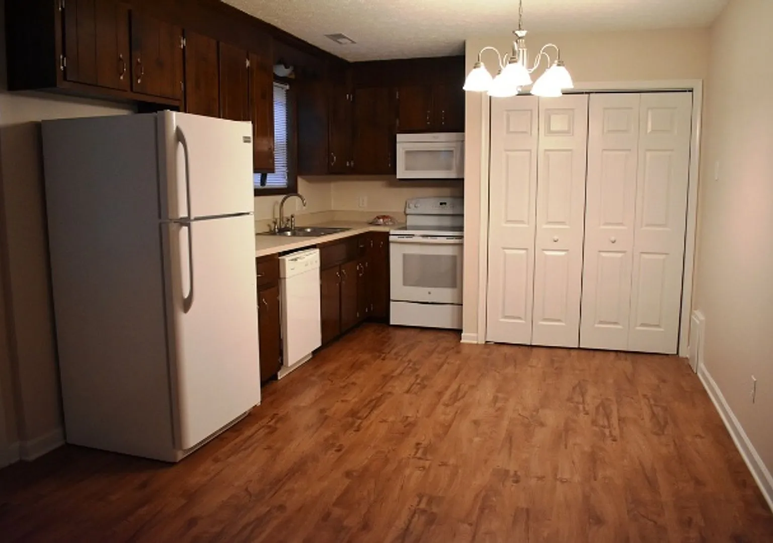 154 Lee Place — Photo 2