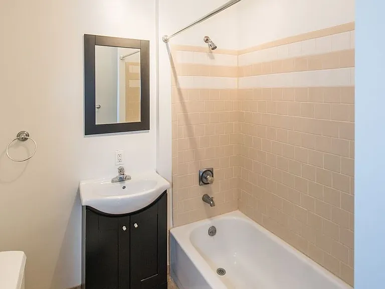 1706 Bolton St — Photo 10