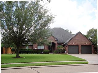 1103 Spreading Oaks Dr, Angleton, TX 77515