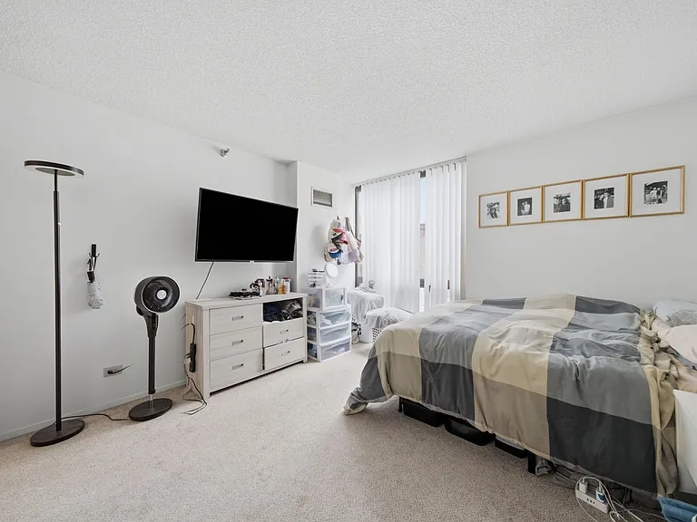 70 W Huron St #502 — Photo 12