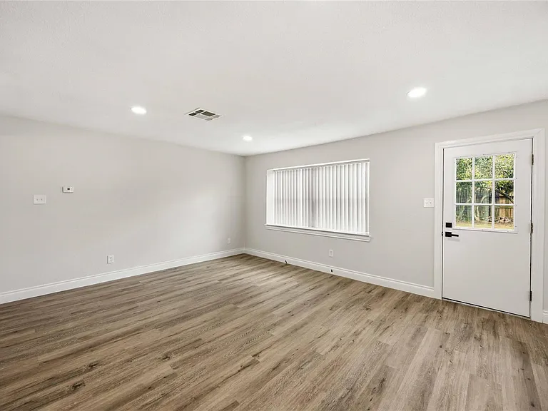 5702 Old Lodge Dr — Photo 12
