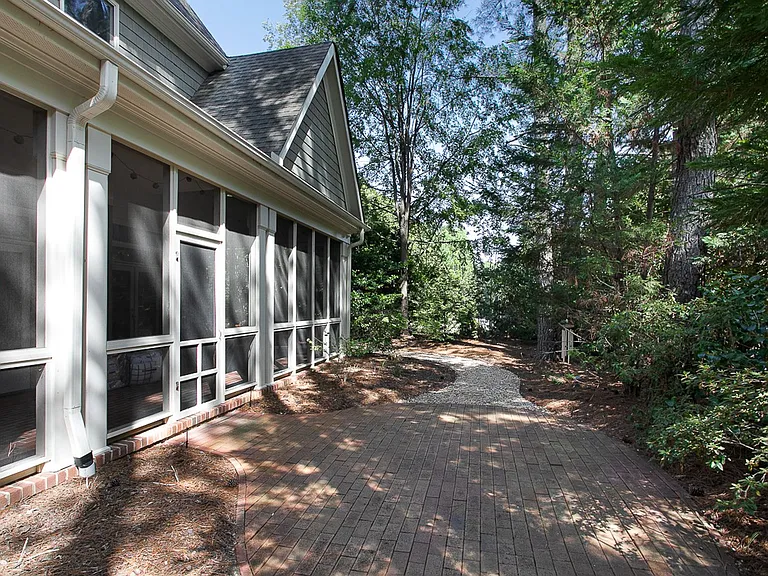 81103 Alexander — Photo 3