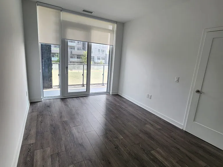 105 Oneida Cres #206 — Photo 13