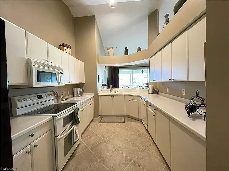 8165 Celeste Dr #2228 — Photo 4