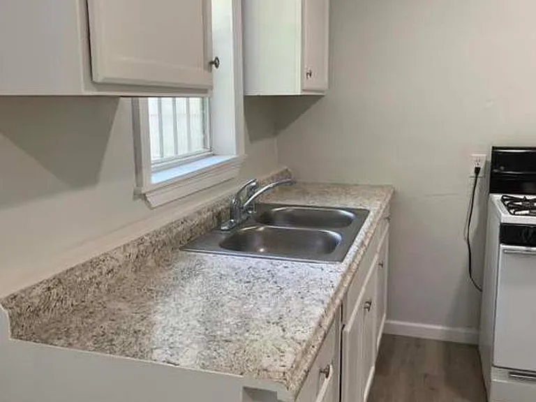 200 Stillwood Dr — Photo 12