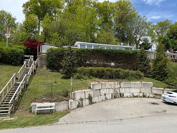 3rd image of 61 Bluewater Ave