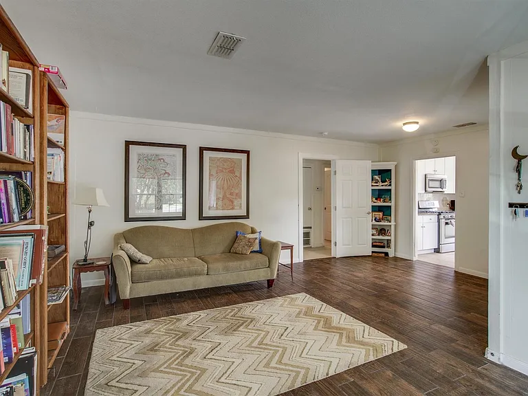 4615 Ribbecke Ave — Photo 4