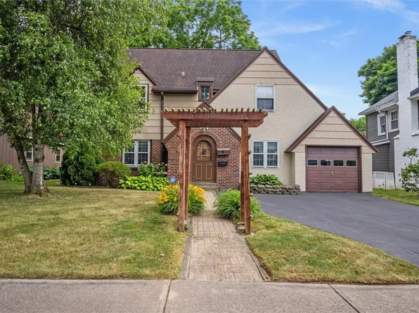 107 Covington Rd, Rochester, NY 14617