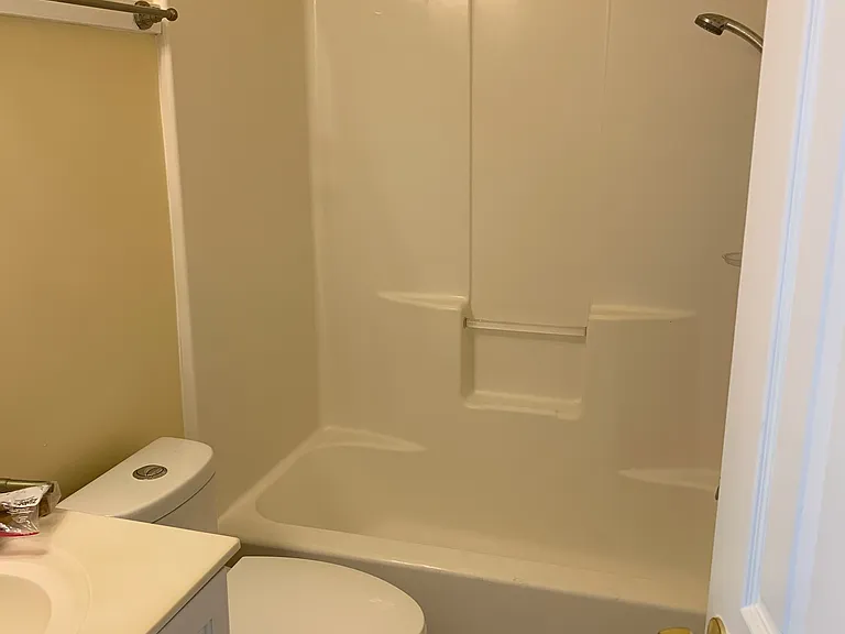382 Silverthorn Dr NW — Photo 8