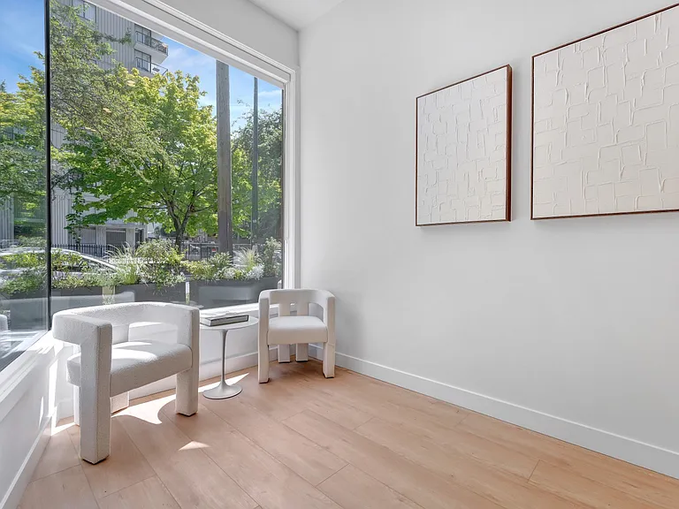 955B Nicola St — Photo 34