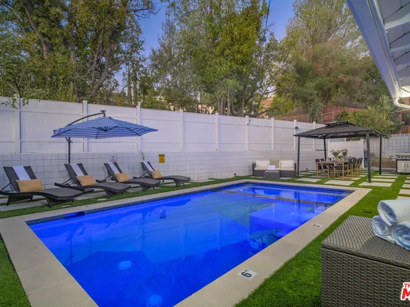 22711 Margarita Dr, Woodland Hills, CA 91364