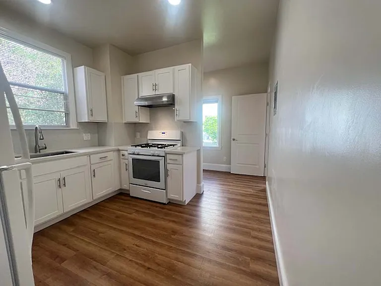 573 Wesley Ave #4 — Photo 37