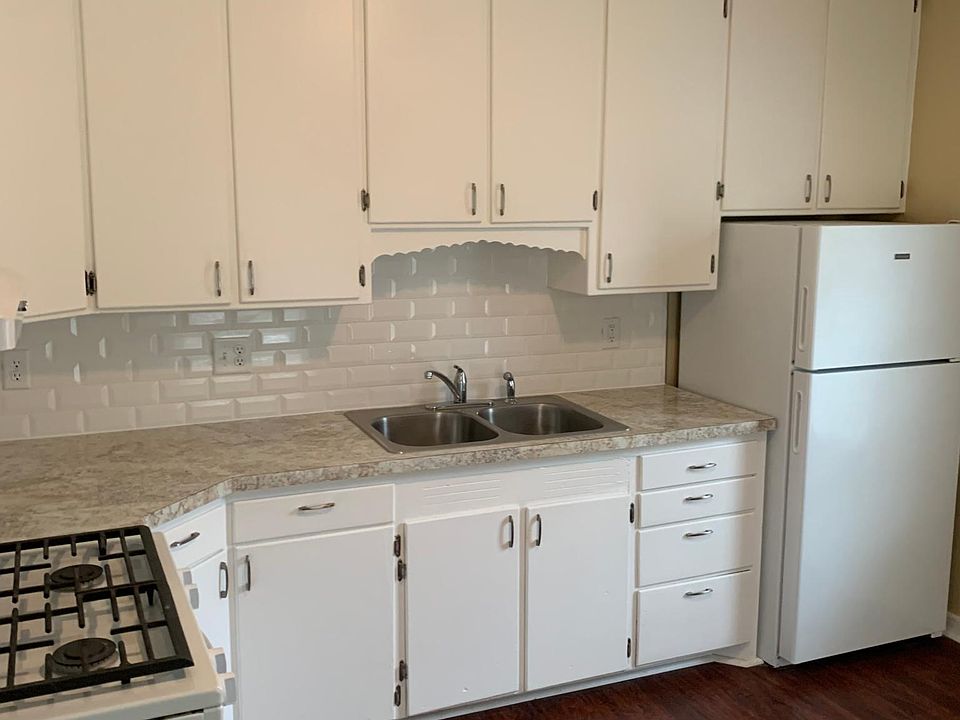 1st image of 611 1/2 Street