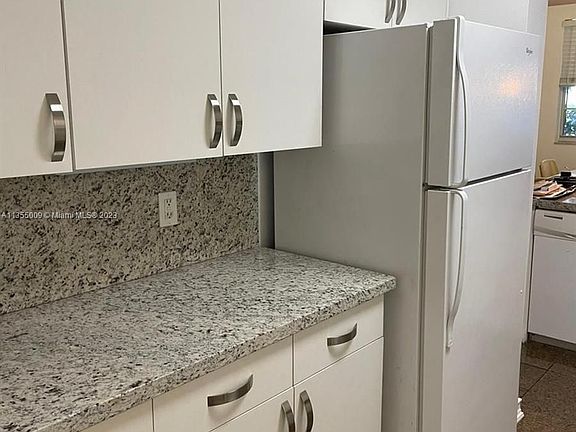 5th image of 3215 NE 184th St APT 14113