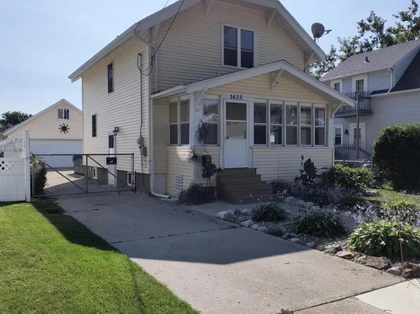 1623 South 13th STREET, Manitowoc, WI 54220