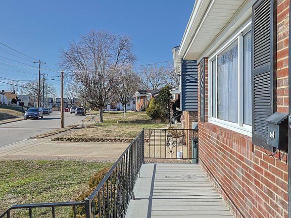 3rd image of 2206 Varelman Ave