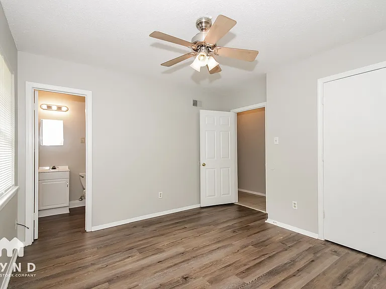 6875 Embassy Cir — Photo 9