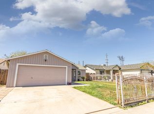 11034 Mahogany St, Armona, CA 93202