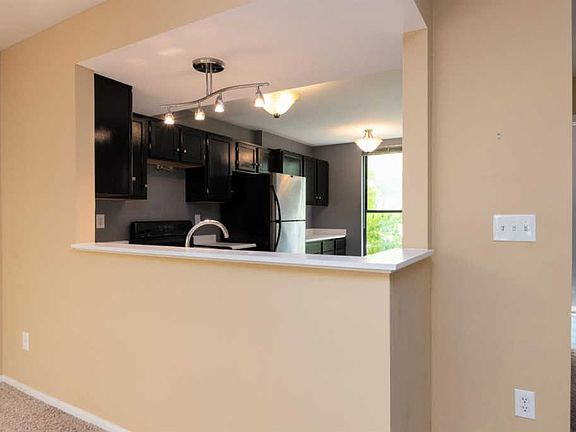 4th image of 426 Old Court St