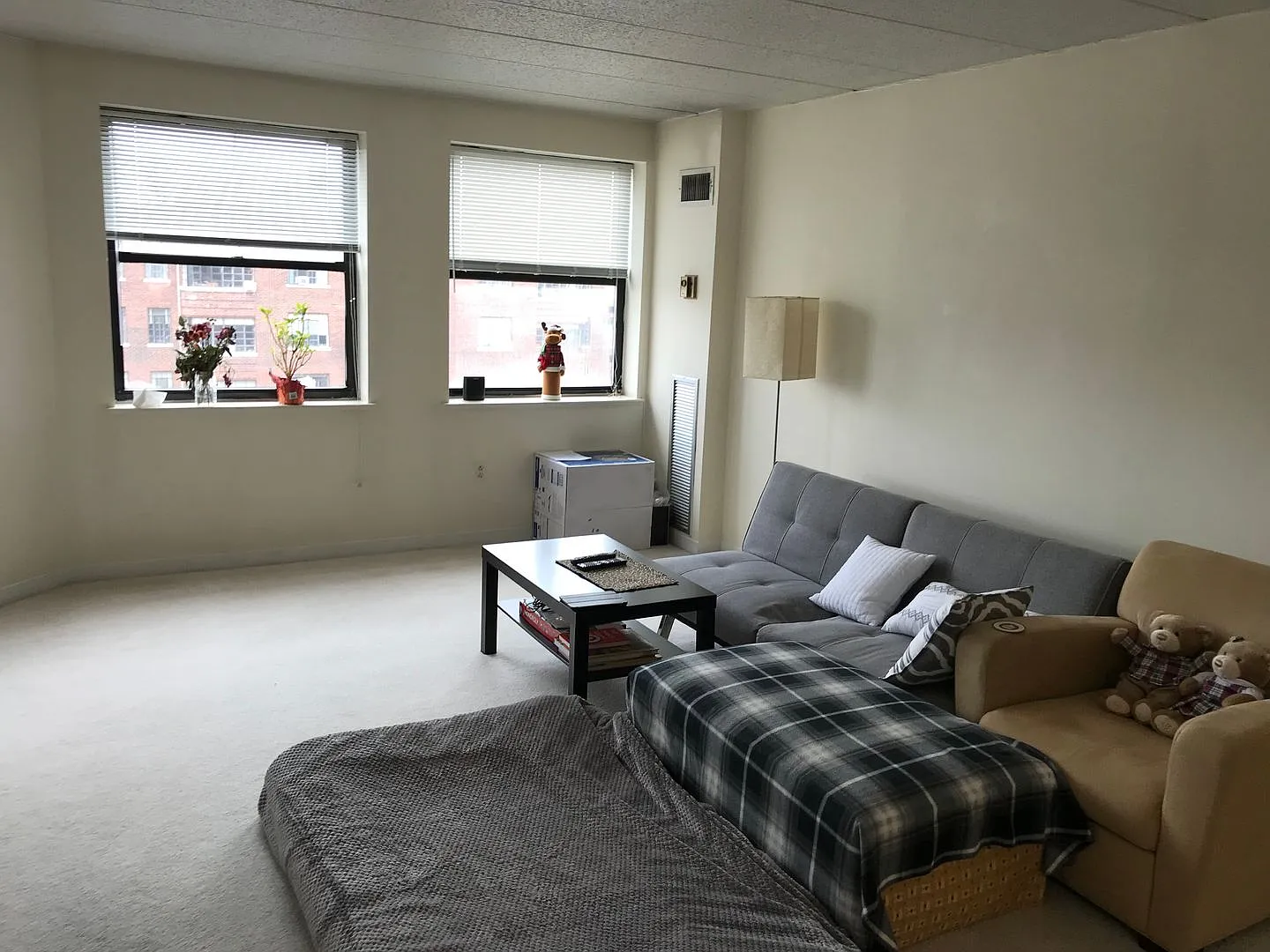 Spacious Brighton 2-bed with Heat/Hot Water and Parking Incl! — Photo 2