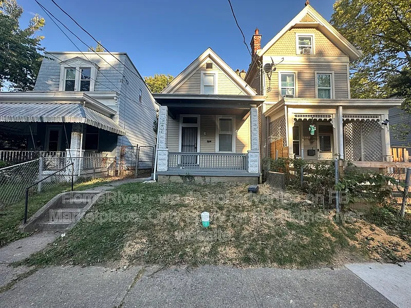 3 bed, 1.0 bath, 1530 sqft, $1,550 — Photo 1