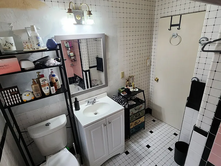 321 S Forest Ave — Photo 16