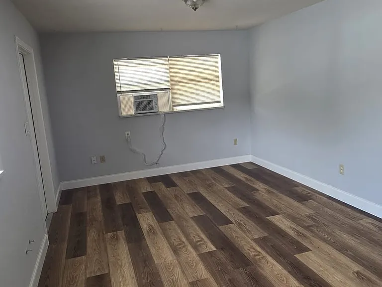 2252 Maple Ave — Photo 8