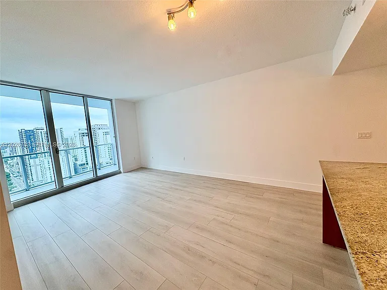 185 SW 7th St #2504 — Photo 9